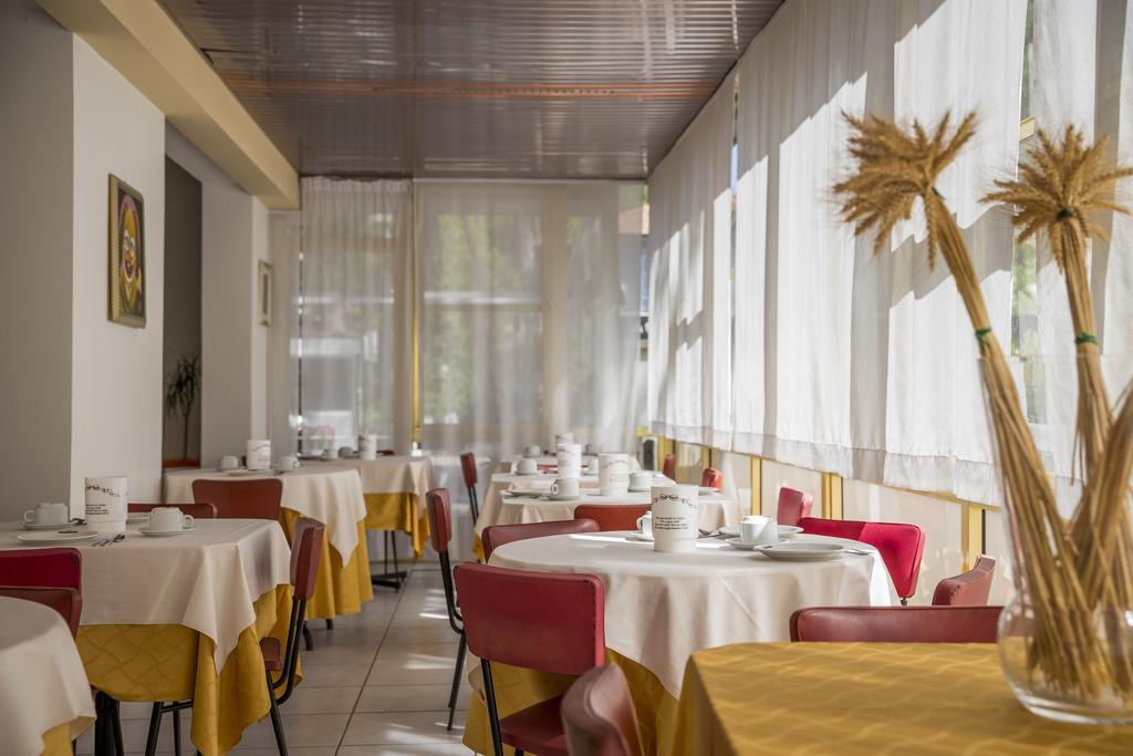 Hotel Meris Milano Marittima Exterior foto