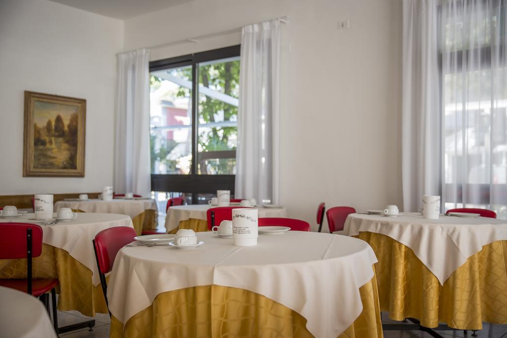 Hotel Meris Milano Marittima Exterior foto