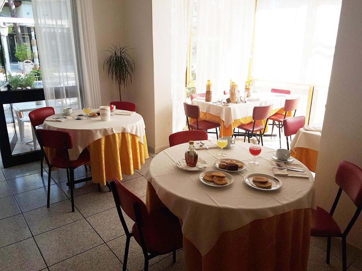Hotel Meris Milano Marittima Exterior foto