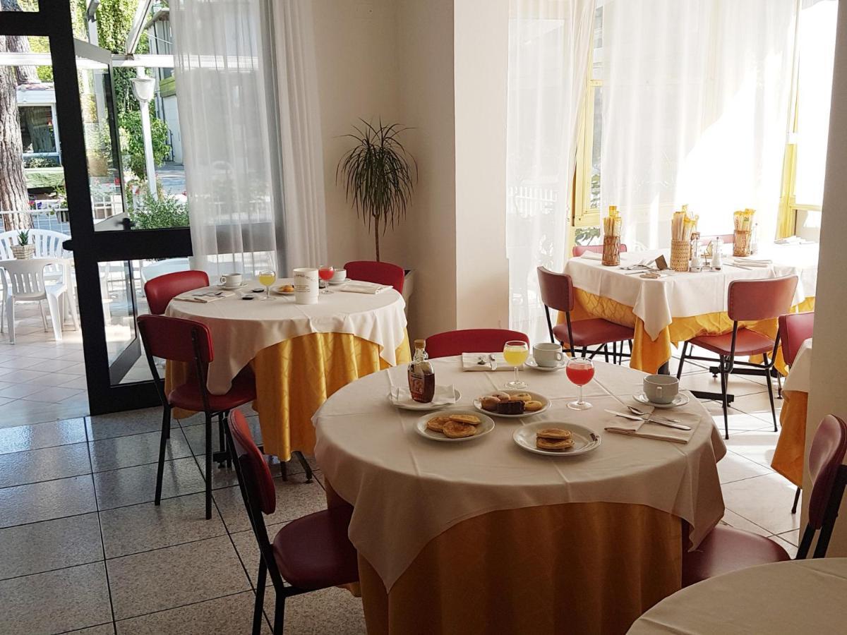 Hotel Meris Milano Marittima Exterior foto